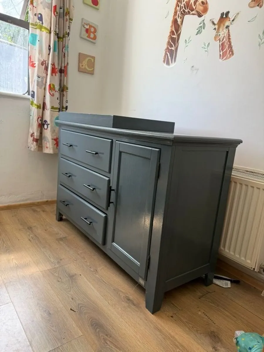Selling a nursery set for twins, consisting of 2 Kub Walda cot beds and a matching changing unit. - Image 3