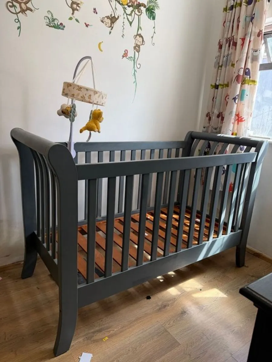 Selling a nursery set for twins, consisting of 2 Kub Walda cot beds and a matching changing unit. - Image 4