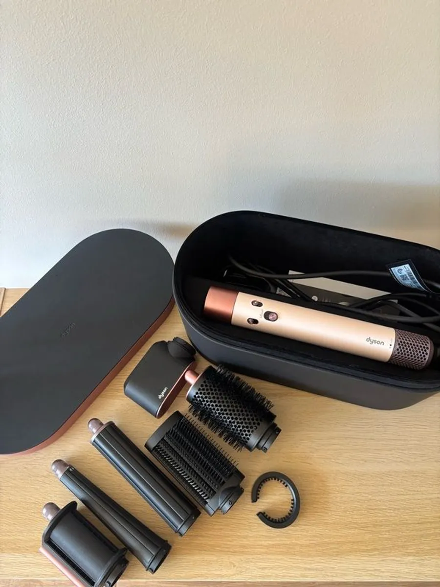 Multi-styler and dryer - Image 1