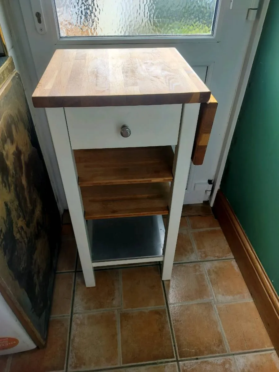 Kitchen island - Image 1