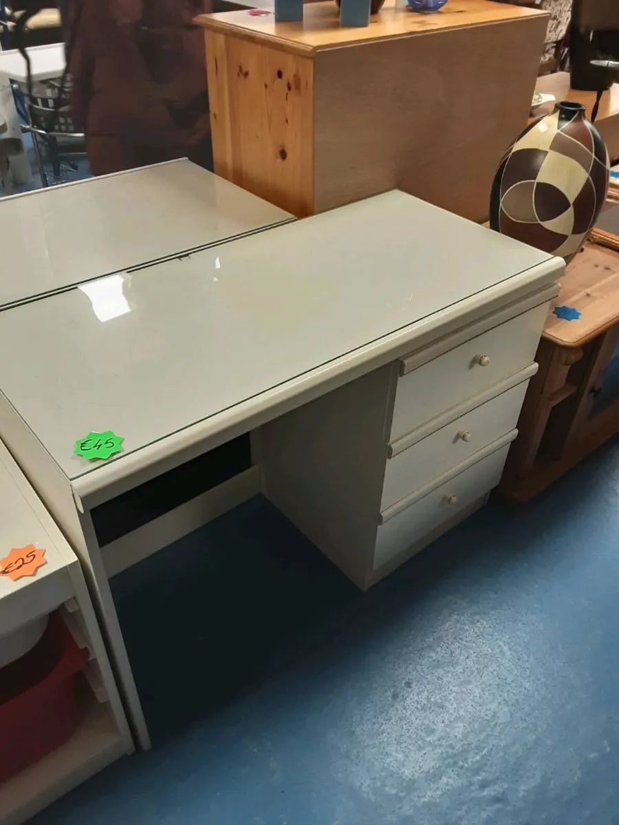 DRESSING TABLE AND DRAWERS - Image 1