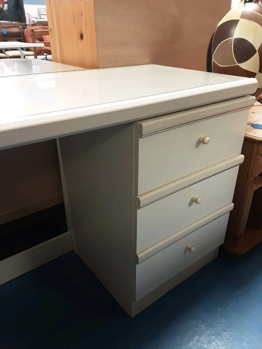DRESSING TABLE AND DRAWERS - Image 2