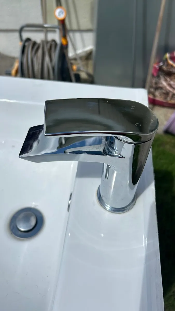 sink unit with taps - Image 1