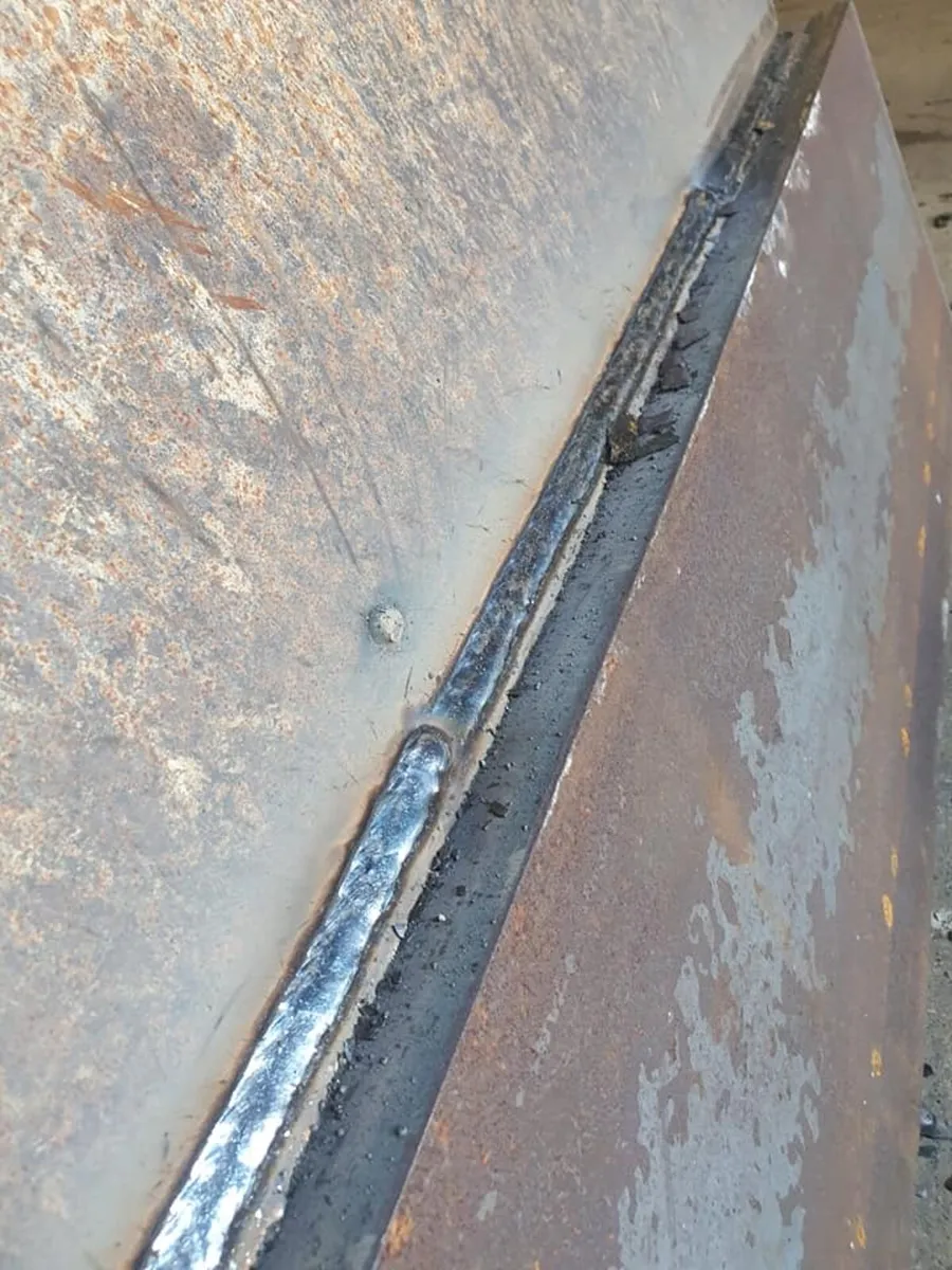 Cutting edge and bucket repairs - Image 2