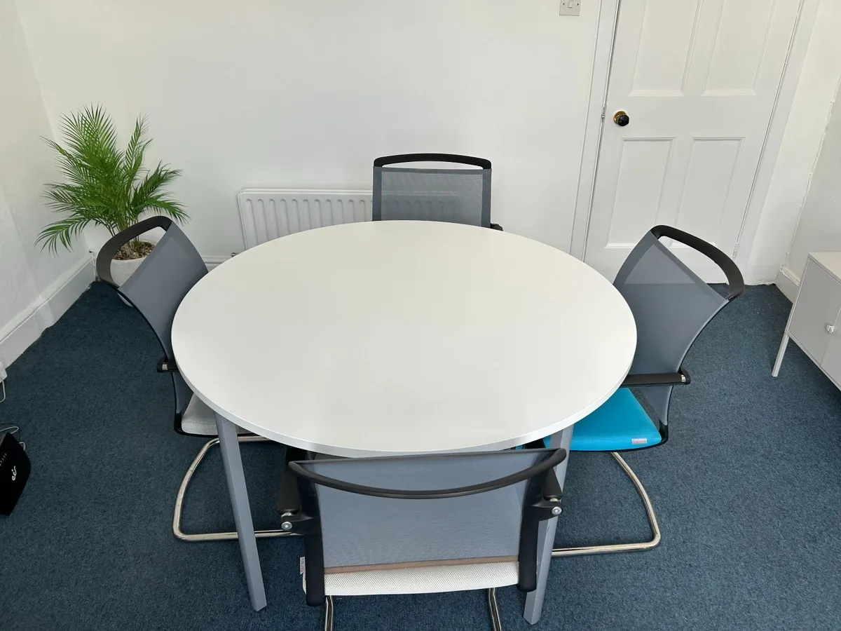 Meeting Room Table & Chairs x 6 - Image 1