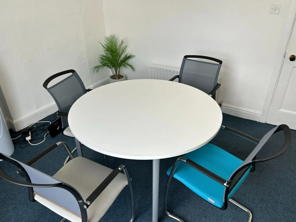 Meeting Room Table & Chairs x 6 - Image 2