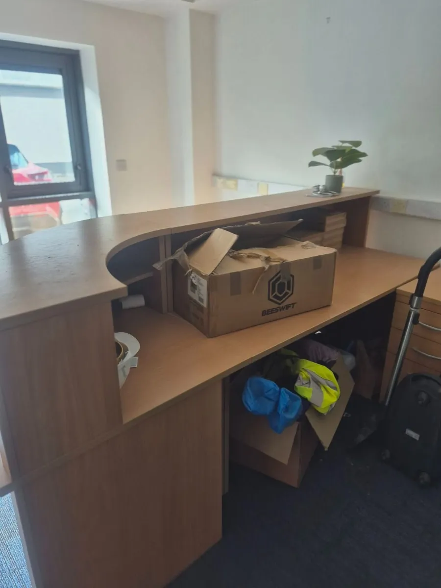 Reception desk - Image 2