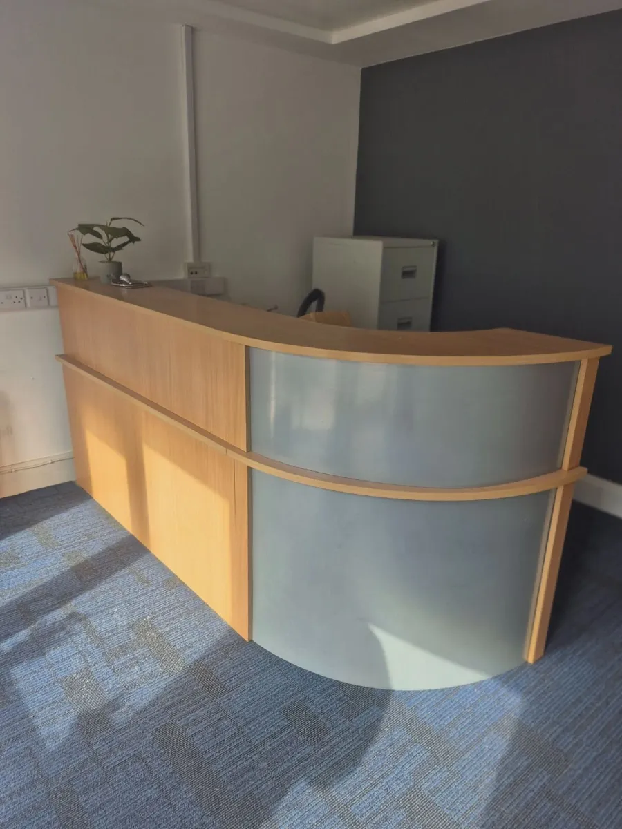 Reception desk - Image 1