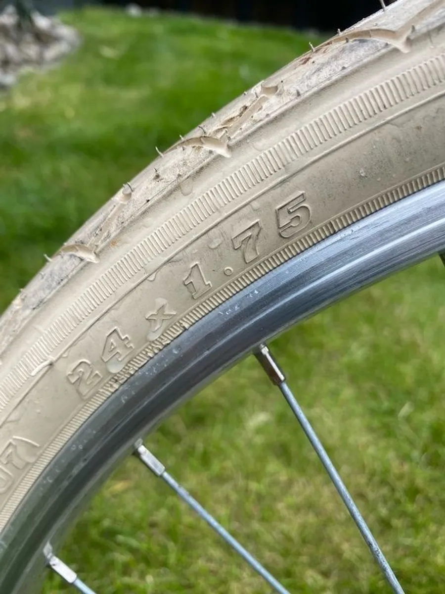 Kids bike 24" (age 8-12 approx) - Image 3