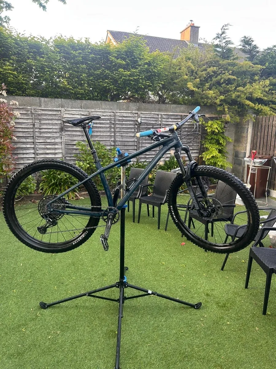 Mountain bike - Image 1
