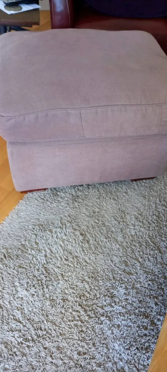 Pouffe - Image 1