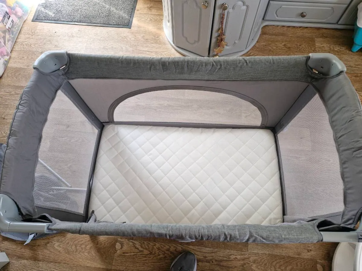 Joie travel cot and foam mattress - Image 3