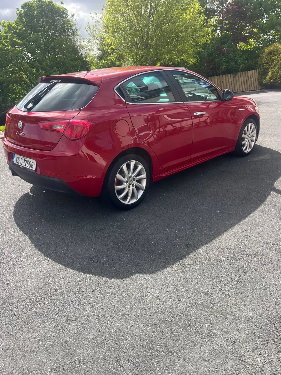 2013 Alfa guiletta petrol Automatic - Image 2