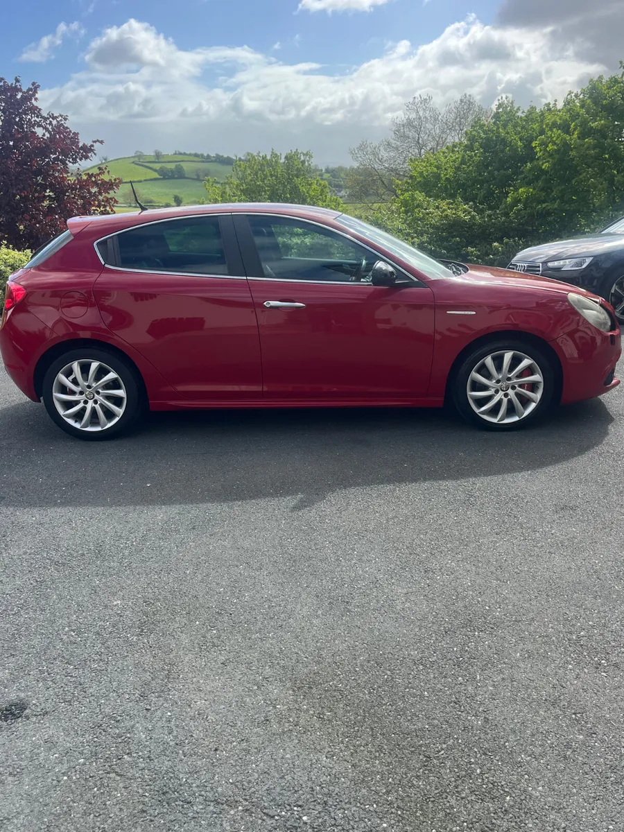 2013 Alfa guiletta petrol Automatic - Image 2