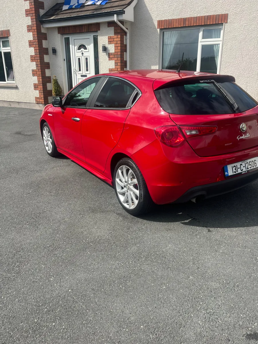 2013 Alfa guiletta petrol Automatic - Image 4