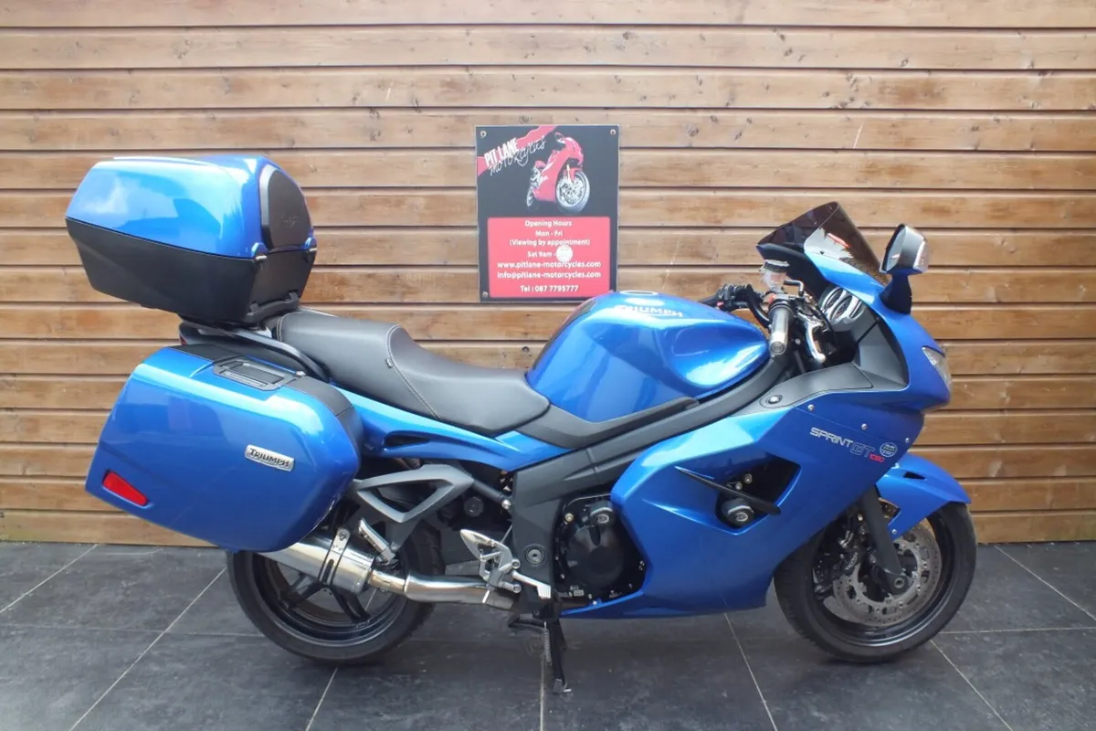2015 Triumph Sprint 1050 GT (Mint) - Image 1
