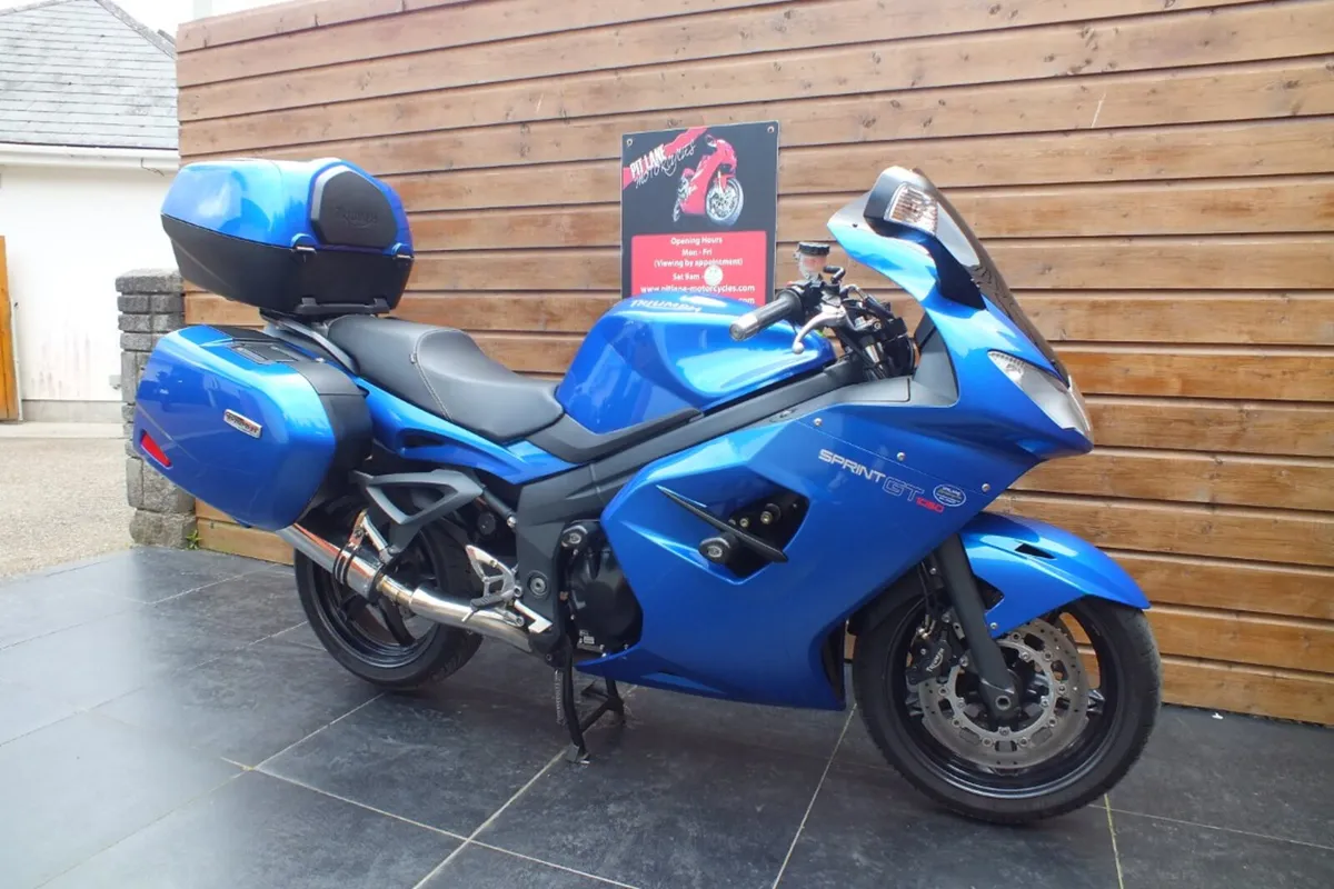 2015 Triumph Sprint 1050 GT (Mint) - Image 4