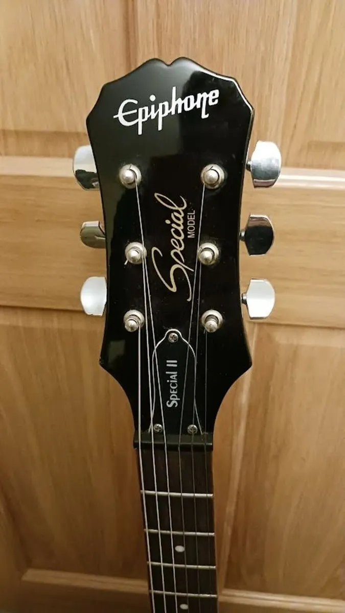 Electric Guitar with Amplifier - Image 3
