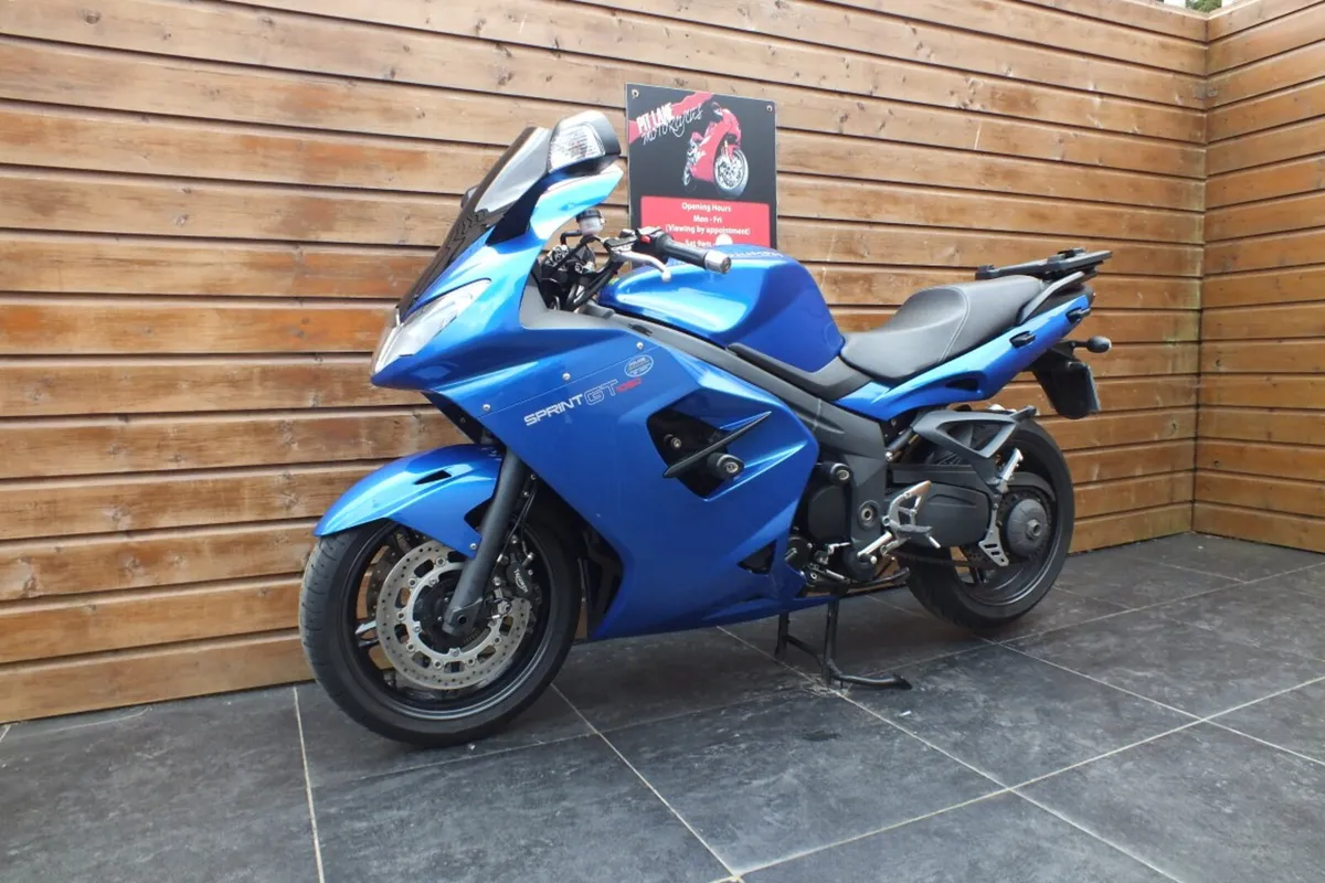 2015 Triumph Sprint 1050 GT (Mint) - Image 3