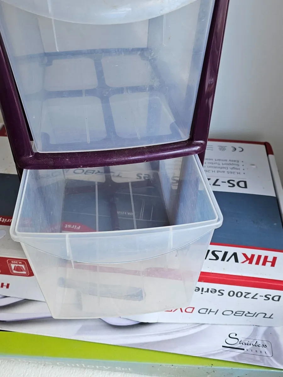 3 plastic drawers - Image 2
