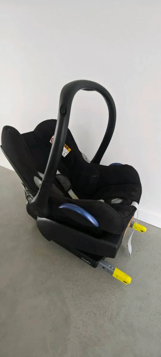 Maxi Cosi car seat - Image 1