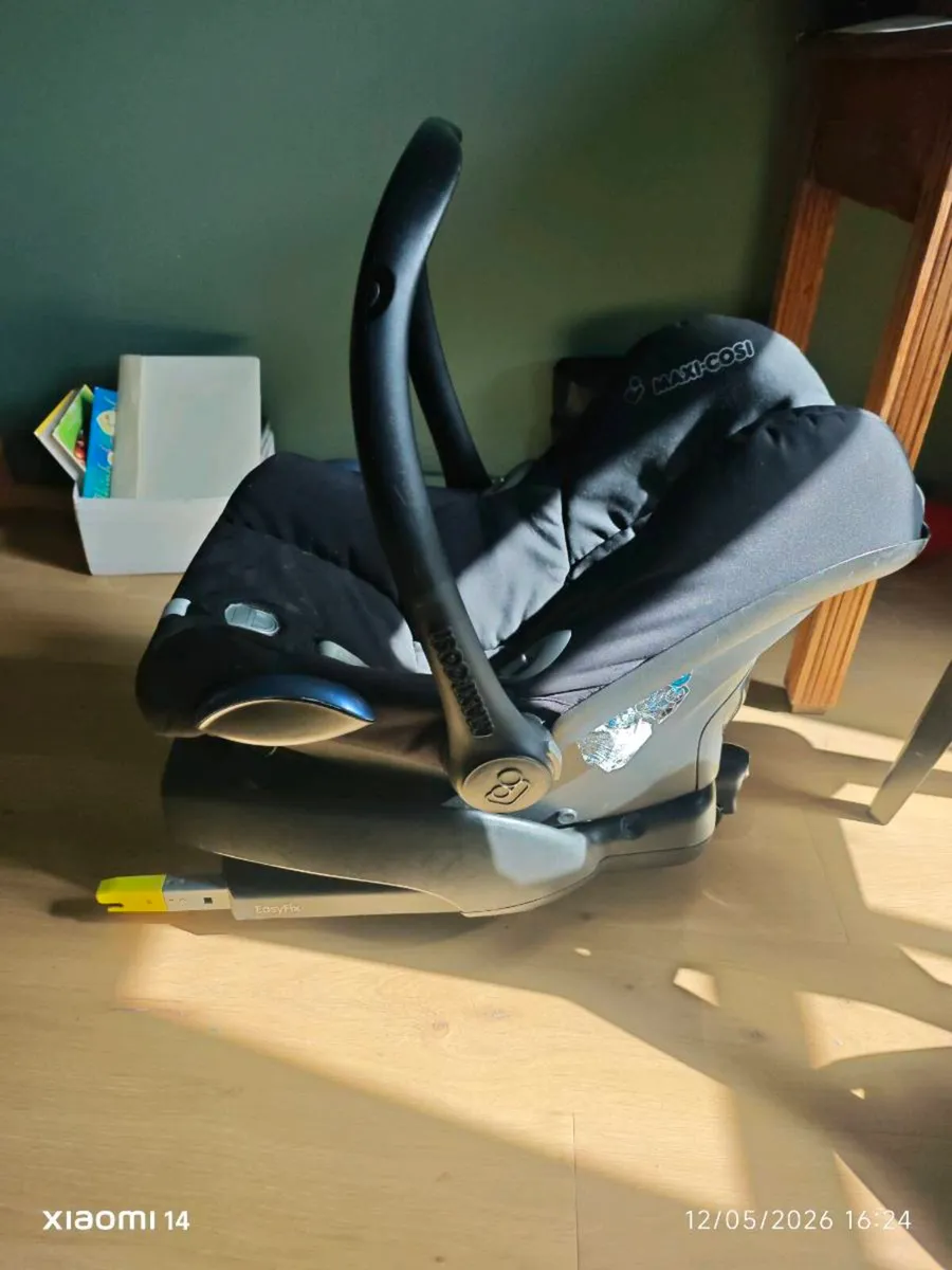 Maxi Cosi car seat - Image 4