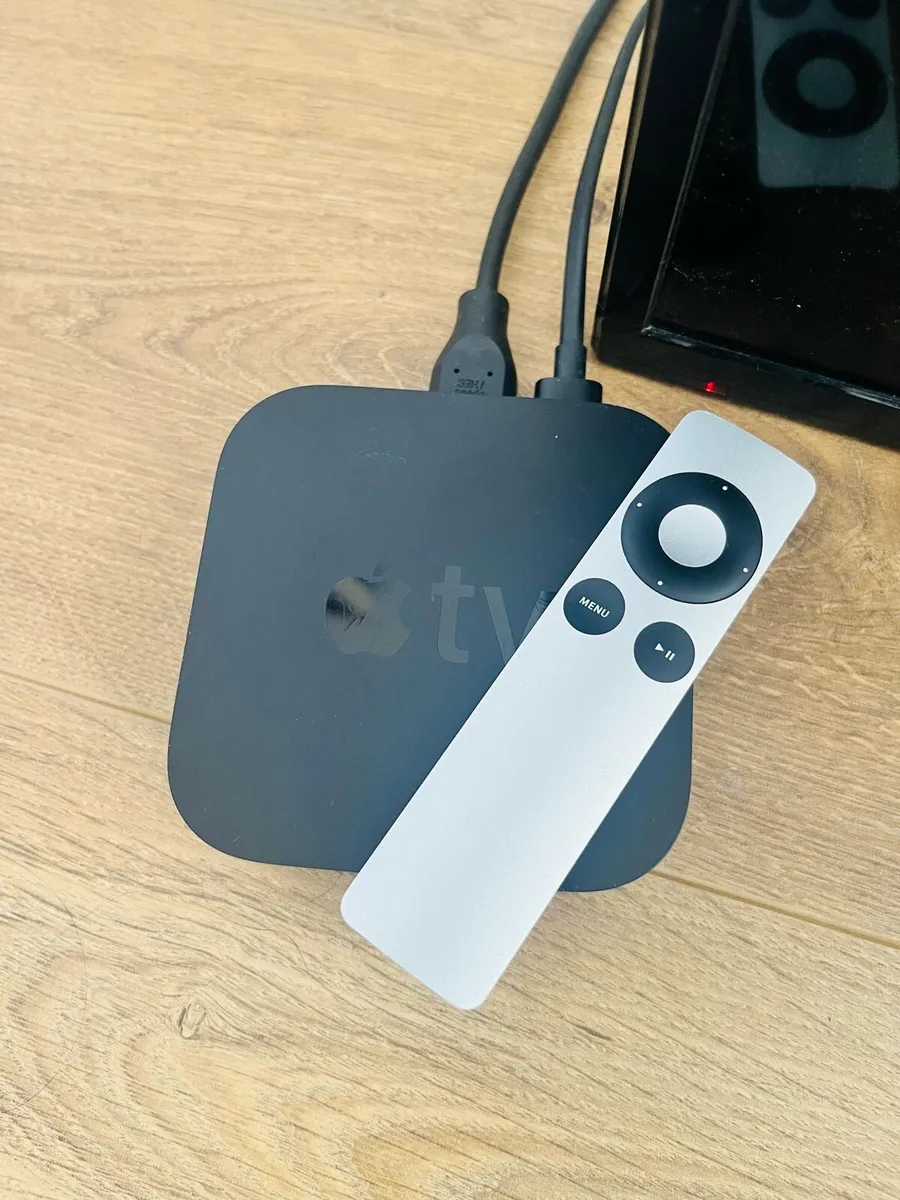 32inch TV and Apple TV 4K - Image 3