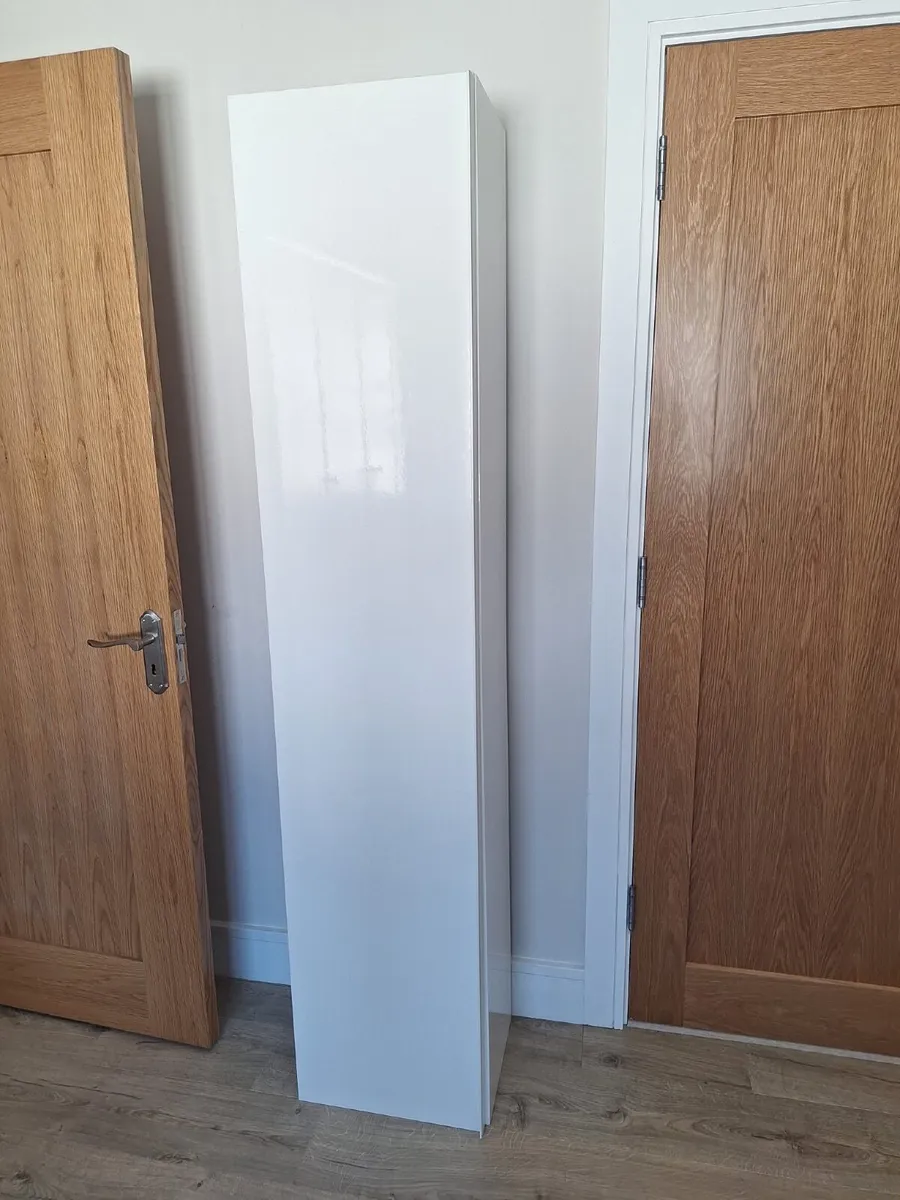 Bathroom shelves - Image 1