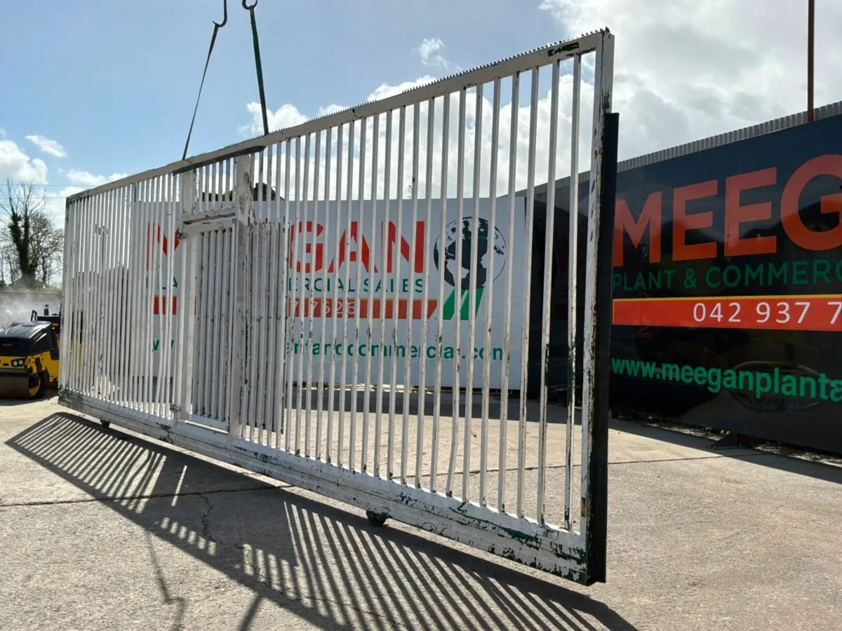 30ft x 10ft HEAVY DUTY SLIDING GATE...........4580 - Image 3