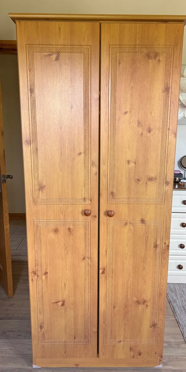 2 door wardrobe - Image 1