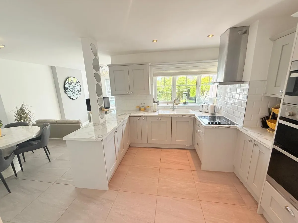 Kitchen including appliances - Image 4