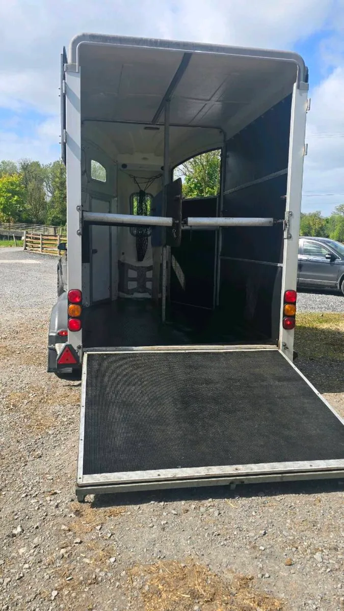 Nugent horse box - Image 2