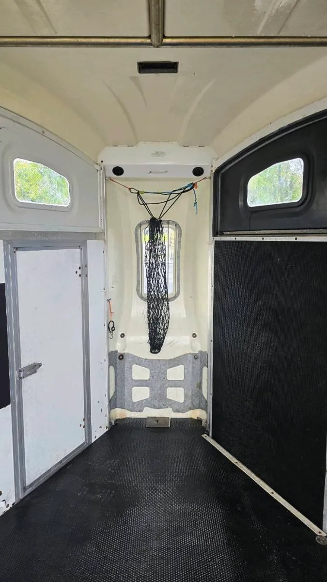 Nugent horse box - Image 4
