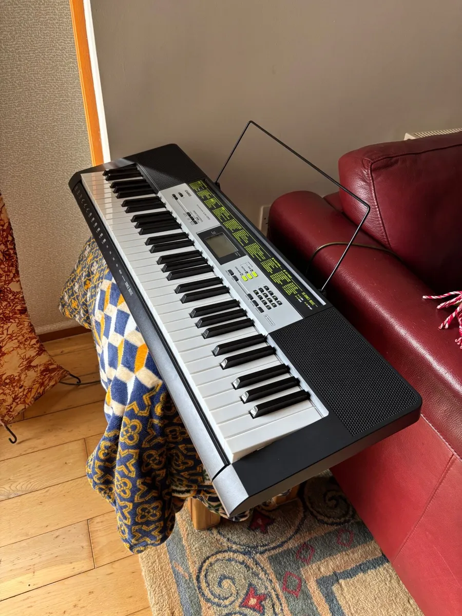 Casio Keyboard LK135 - Image 1
