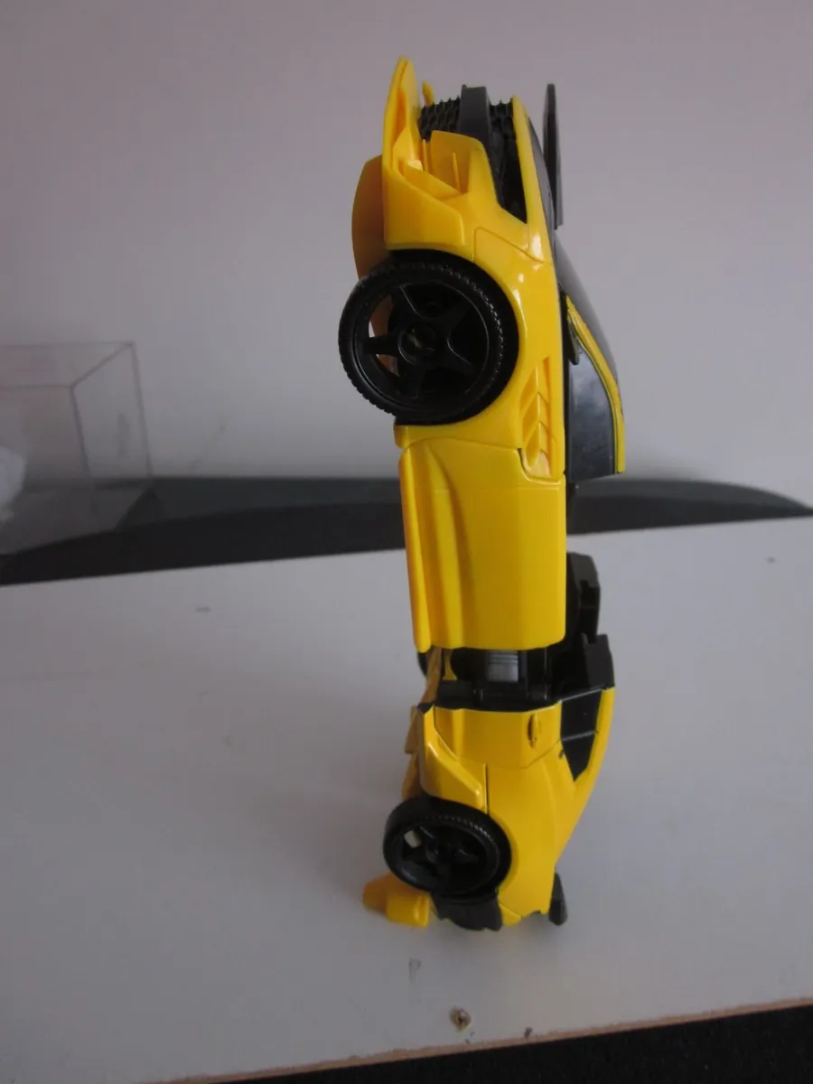 Transformers The Last Knight Deluxe Class Bumblebe - Image 4
