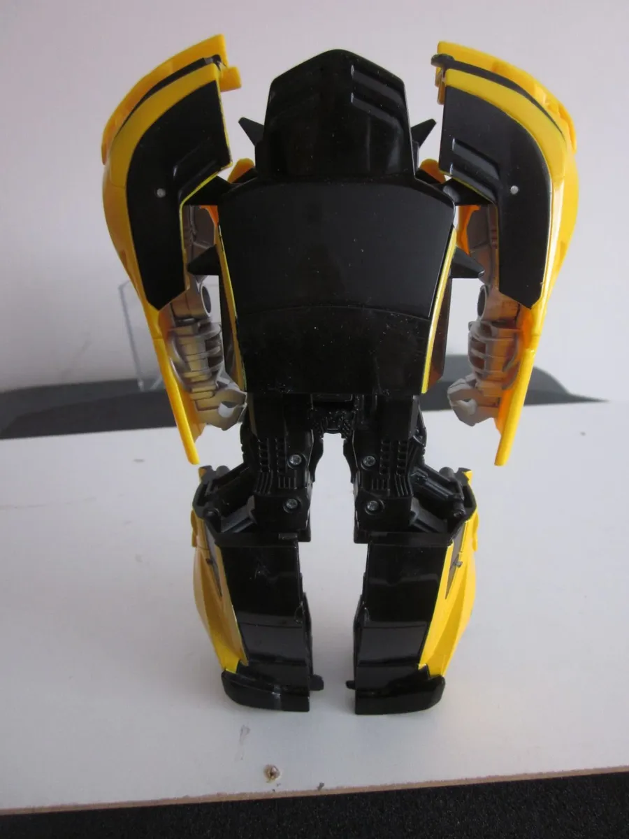 Transformers The Last Knight Deluxe Class Bumblebe - Image 3