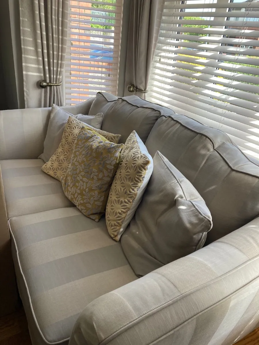 Couch - Image 2