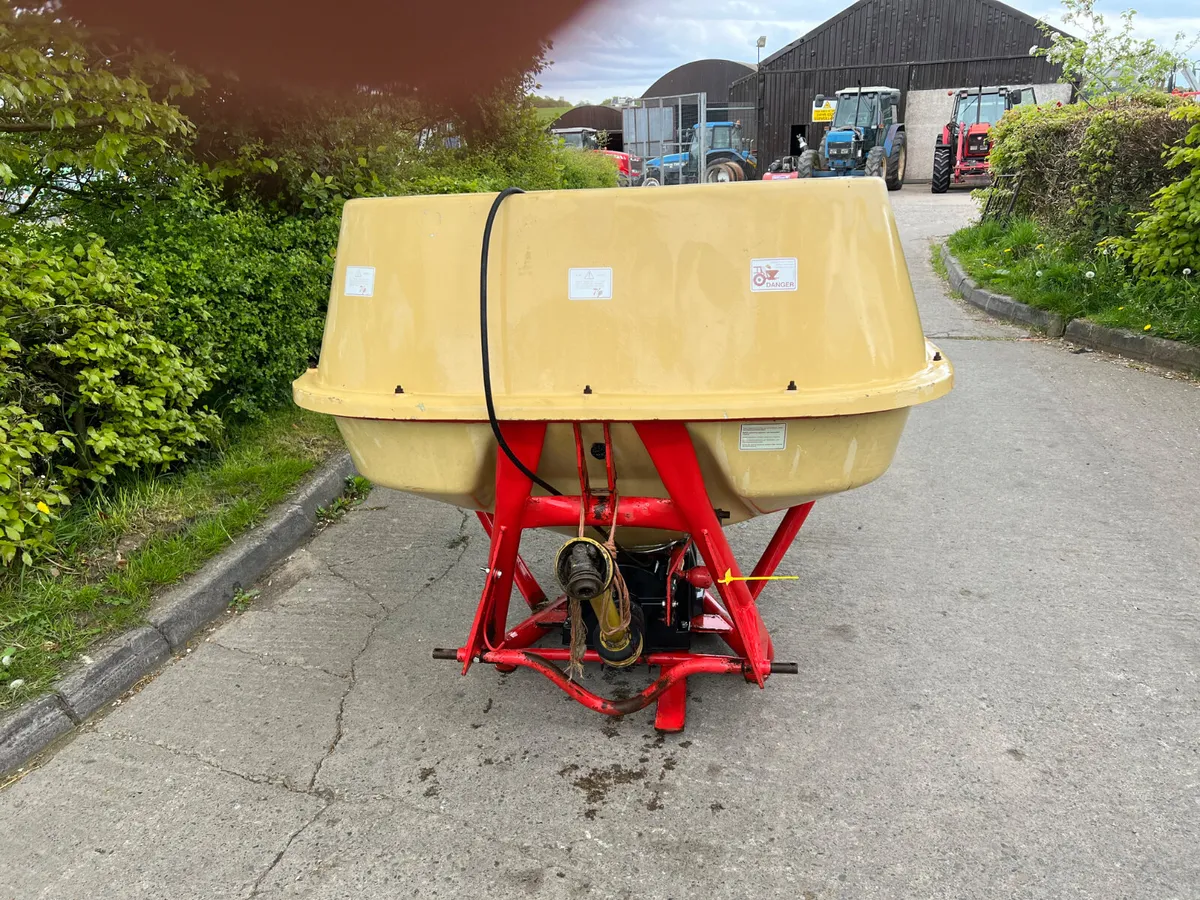 Vicon PS04 Fertilizer Spreader - Image 3