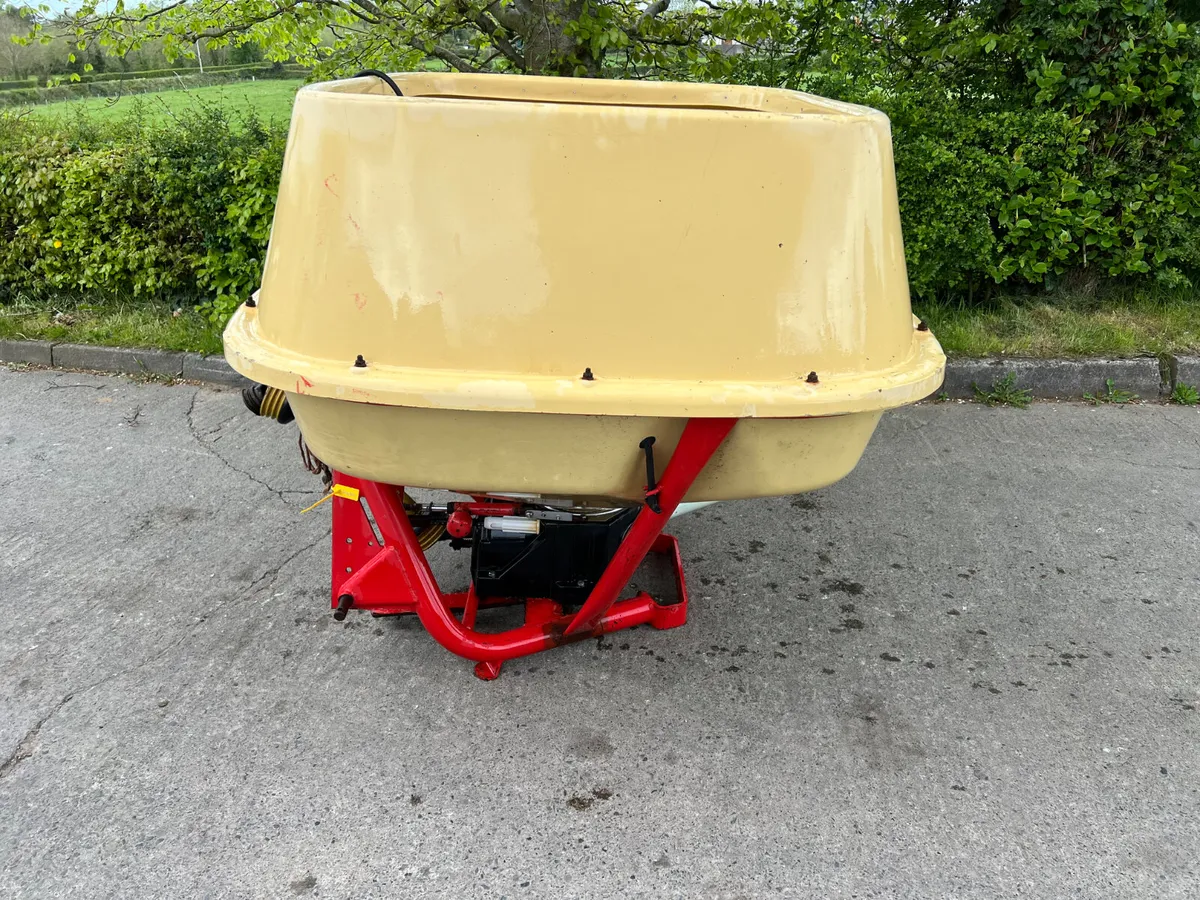 Vicon PS04 Fertilizer Spreader - Image 2