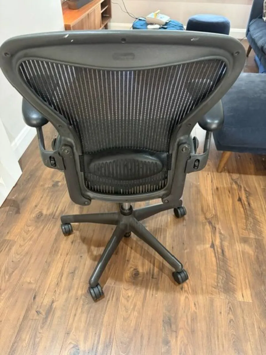 Herman Miller Aeron Chair – Size B - Image 2