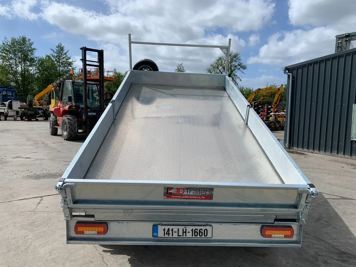 UNUSED 2026 JD TRI AXLE TIPPER TRAILER FOR AUCTION - Image 4