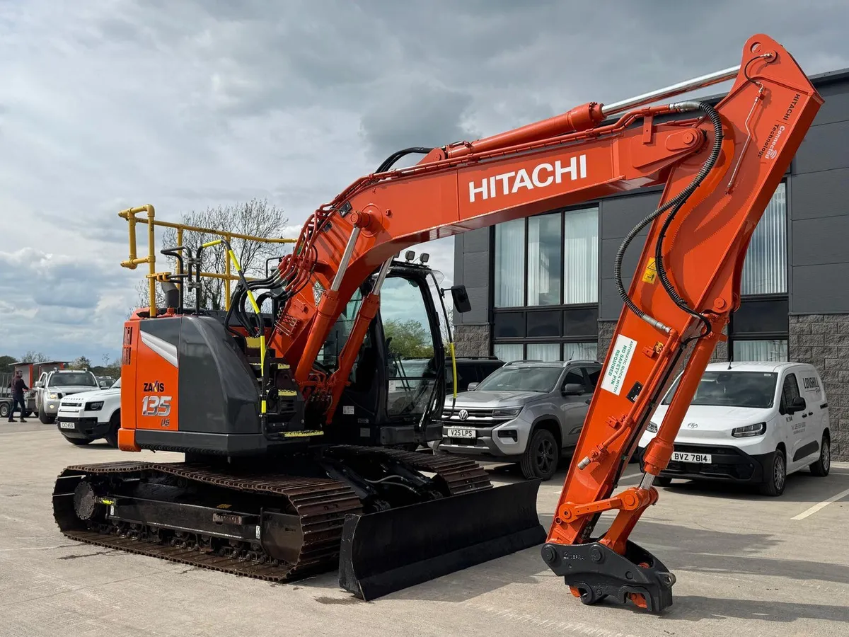 2023 HITACHI ZX135 USBL-7 - Image 3