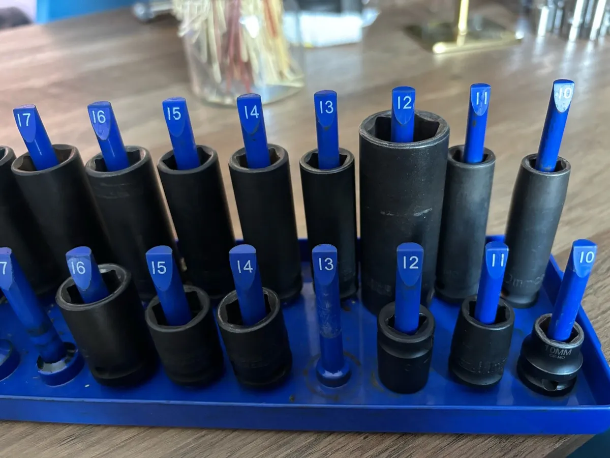 Sockets and stand - Image 2