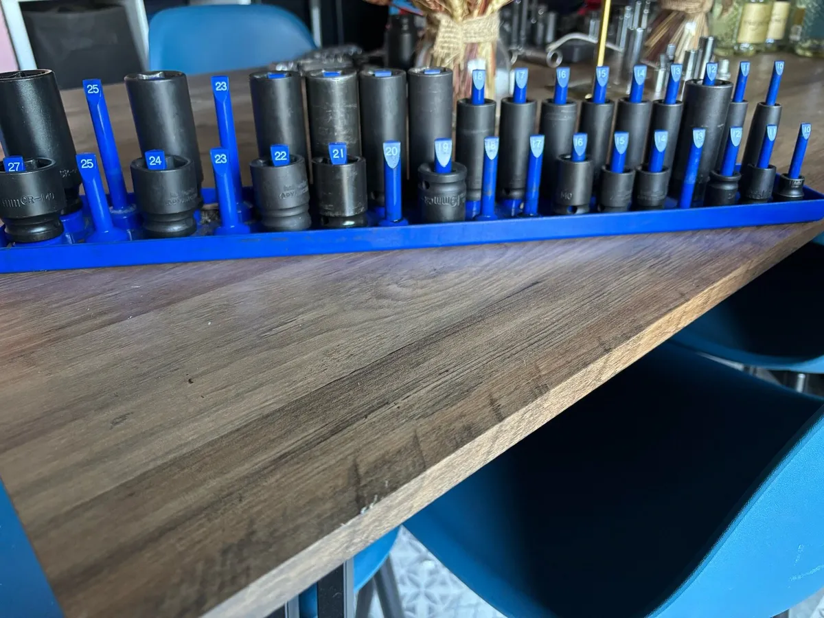 Sockets and stand - Image 4