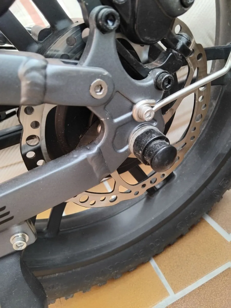 Two electric bikes and a Pram - Image 2