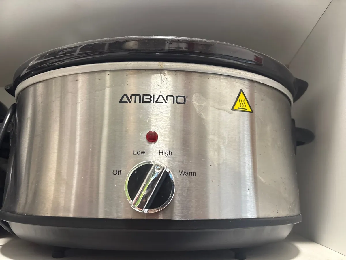 Slow cooker