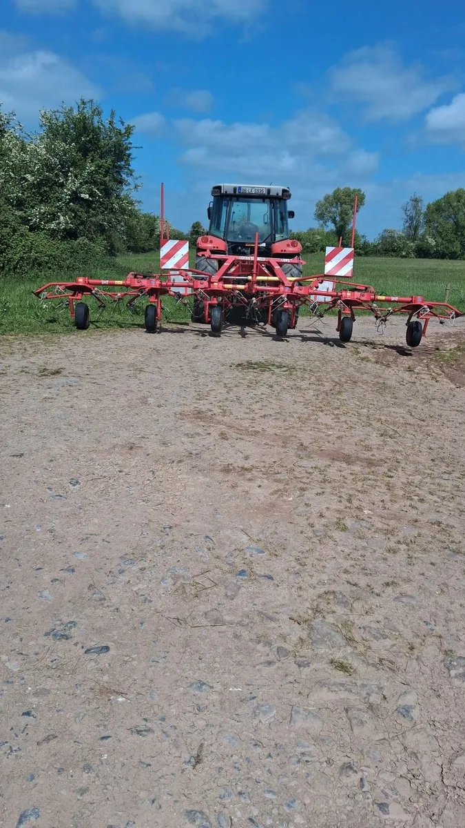 Lely Lotus Tedder - Image 1