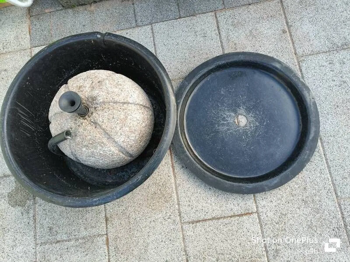 garden fountain - Image 1