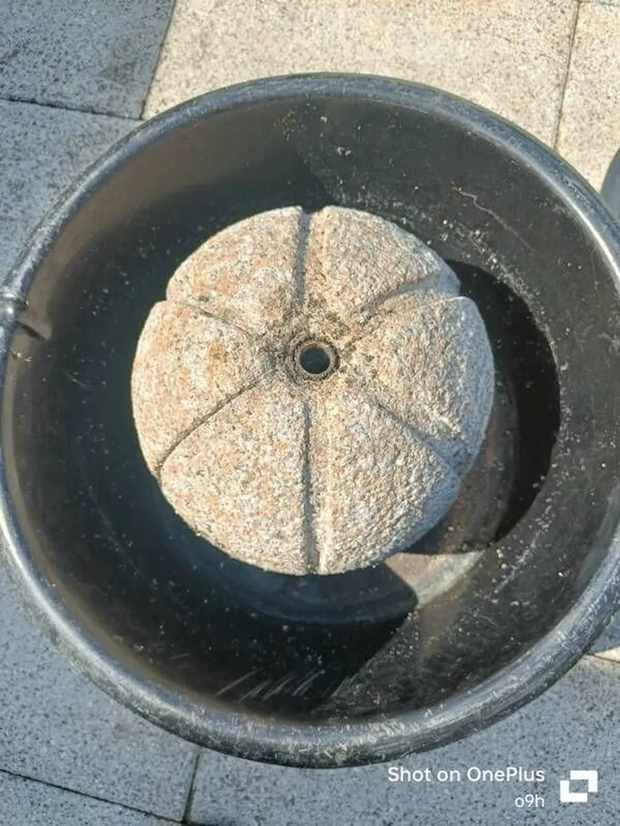 garden fountain - Image 2