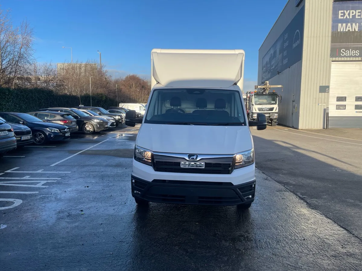 NEW MAN TGE 3.160 RWD 14FT FACTORY BOX - Image 2